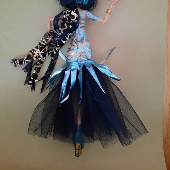 Cleo De Nile "Ghouls Rule" doll w/ accessories - Picture 3 of 4